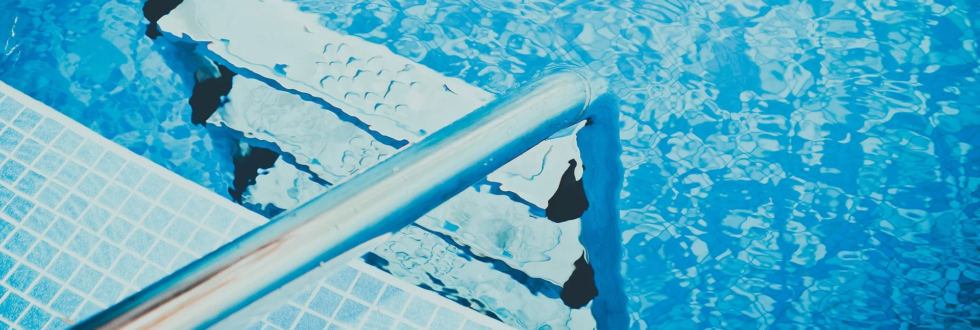 bazénové schodiště